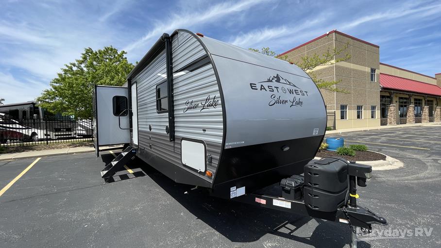 2021 Forest River EAST TO WEST SILVER LAKE 29K2S for sale in Milwaukee