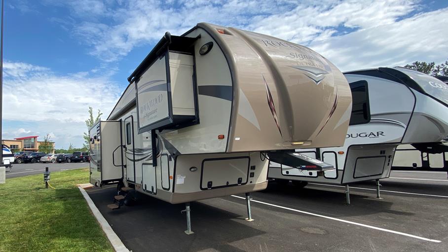 2016 Forest River Rockwood Sig Ultra Lite 82511KWS for sale in